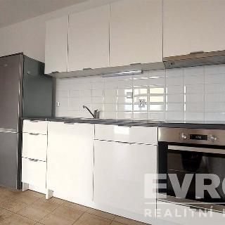 Prodej bytu 1+kk a garsoniéry 31 m² Praha, Švihovská