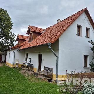 Prodej rodinného domu 200 m² Břežany