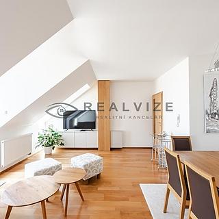 Pronájem bytu 3+kk 86 m&sup2; Hluboká nad Vltavou