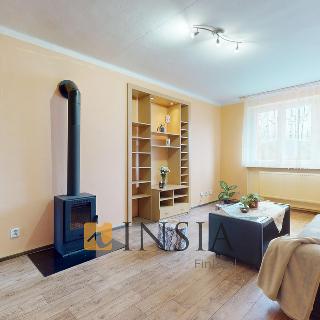 Prodej bytu 3+1 76 m² Jince, Čenkovská