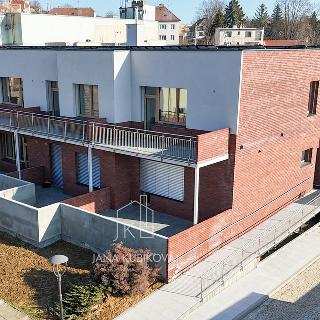 Pronájem bytu 1+kk a garsoniéry 45 m² Osvětimany