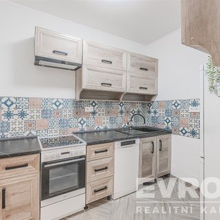 Prodej bytu 2+kk 54 m² Hradec Králové, Okružní