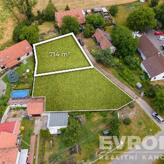 Prodej stavební parcely 714 m² Srch, 