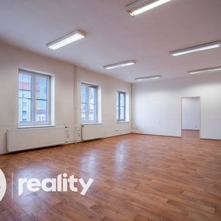 Pronájem kanceláře 328 m² Krnov, Revoluční