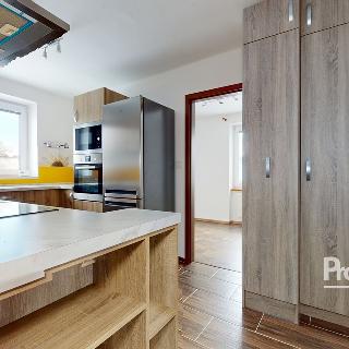 Pronájem bytu 3+1 70 m² Měrunice, 