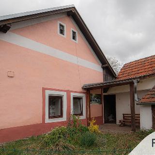 Prodej rodinného domu 198 m² Nepoměřice, 