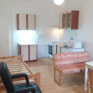 Pronájem bytu 1+kk a garsoniéry 26 m² Kolín, Jiráskovo náměstí