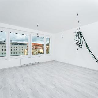 Pronájem bytu 1+kk a garsoniéry 38 m² Praha