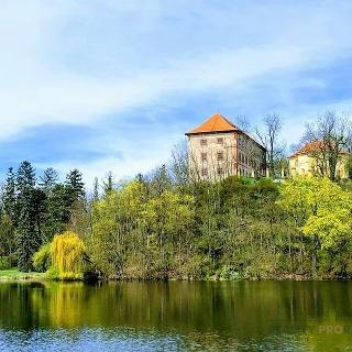 Prodej činžovního domu 1 600 m² Dobříš, Vargač