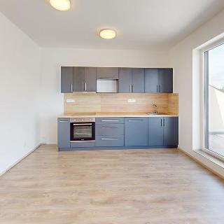 Pronájem bytu 3+kk 67 m² Lomnice nad Popelkou, Husovo náměstí