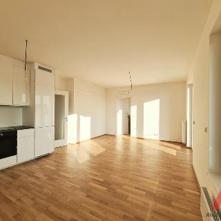 Pronájem bytu 2+kk 61 m² Praha