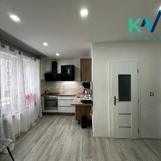 Pronájem bytu 2+1 42 m² Karlovy Vary, Chebská