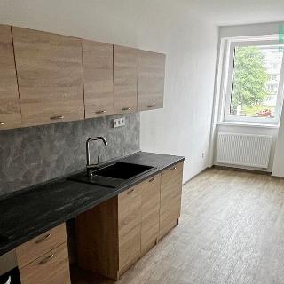 Pronájem bytu 3+1 85 m² Hroznětín, 