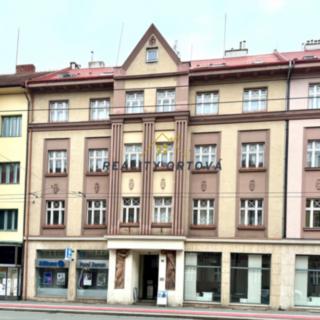 Pronájem bytu 3+1 74 m² Hradec Králové, Gočárova třída
