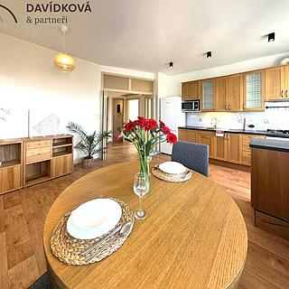 Prodej bytu 3+kk 78 m² Hradec Králové