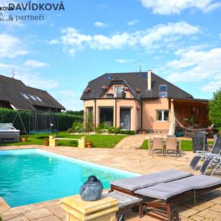 Prodej rodinného domu 335 m² Hovorčovice, Větrná