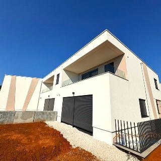 Pronájem rodinného domu 214 m² v Chorvatsku