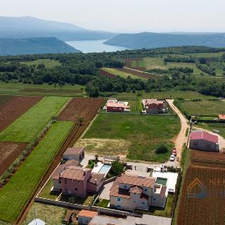 Prodej stavební parcely 833 m² v Chorvatsku