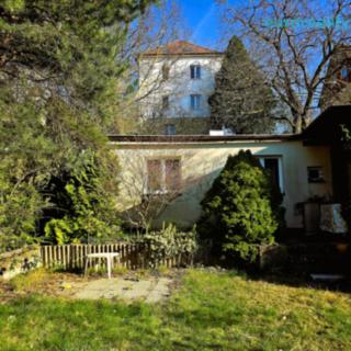 Prodej stavební parcely 713 m² Praha