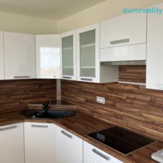 Pronájem bytu 2+1 56 m² Mariánské Lázně, Dřevěná