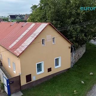 Pronájem rodinného domu 340 m² Úherce, Náves