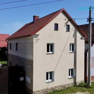 Pronájem rodinného domu 101 m² Planá