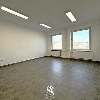 Pronájem kanceláře 27 m&sup2; Bystrovany