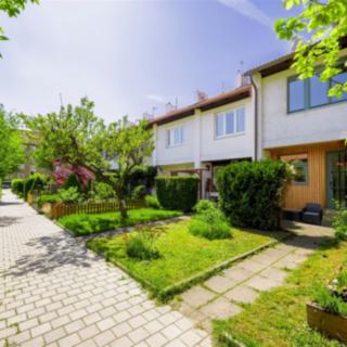 Pronájem rodinného domu 100 m² Praha