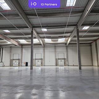 Pronájem skladu 3500 m&sup2; Tlučná