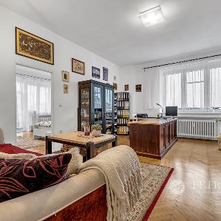 Prodej bytu 3+kk 89 m² Hradec Králové, Resslova