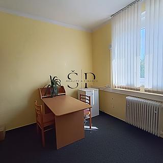 Pronájem kanceláře 600 m&sup2; Nýřany