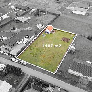 Prodej stavební parcely 1187 m&sup2; Hřibiny-Ledská