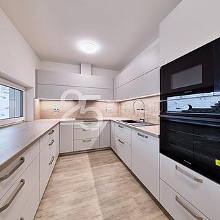 Prodej rodinného domu 211 m&sup2; Libňatov