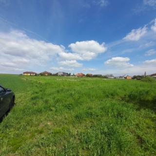 Prodej stavební parcely 640 m² Hosín