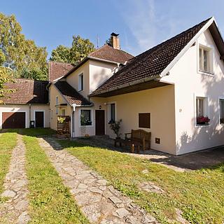 Prodej dvougeneračního domu 240 m² Lodhéřov