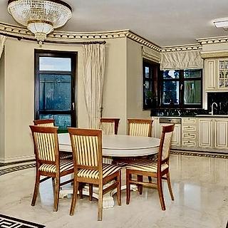 Pronájem rodinného domu 250 m&sup2; Praha