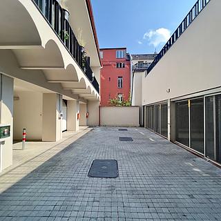 Pronájem parkovacího místa 2 m&sup2; Praha