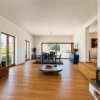 Pronájem rodinného domu 350 m&sup2; Praha