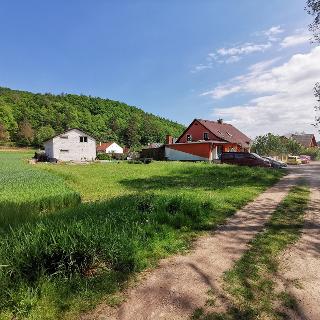 Prodej stavební parcely 690 m² Lomnička