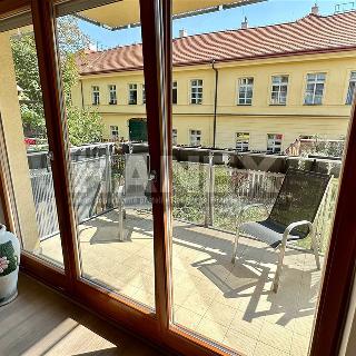 Prodej bytu 1+kk a garsoniéry 43 m² Praha, Hlubočepská