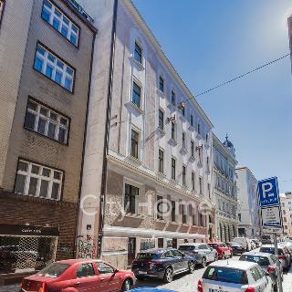 Prodej skladu 10 m² Praha, Školská