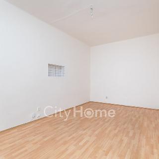 Prodej bytu 1+kk a garsoniéry 23 m² Praha, Karlínské náměstí