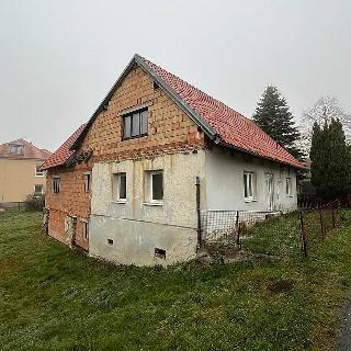 Prodej rodinného domu 244 m² Černovice