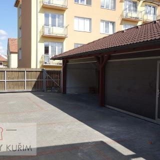 Pronájem garáže 110 m² Kuřim, 