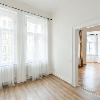 Pronájem bytu 3+1 101 m² Praha, Mánesova