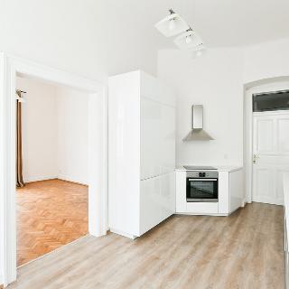 Pronájem bytu 3+1 101 m² Praha, Mánesova