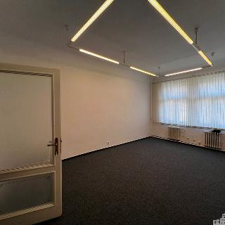 Pronájem kanceláře 29 m² Praha, Rumunská