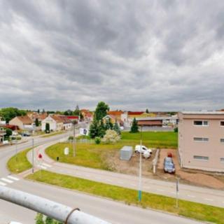 Pronájem bytu 3+1 100 m² Břeclav, Na Zahradách