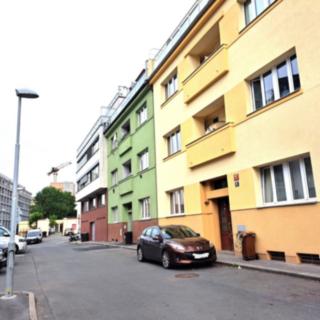 Pronájem bytu 1+kk a garsoniéry 29 m² Praha Košíře, Pod radnicí