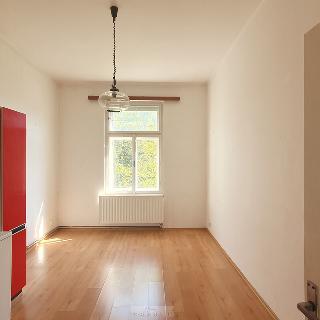 Prodej bytu 2+kk 44 m² Praha, Černomořská